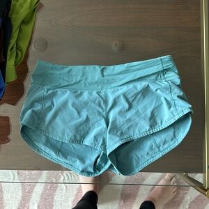LULU SPEED UP SHORT 2.5 IN SIZE 4 BLUE